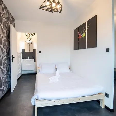 Recent Studio Less Than 10 Min Walk From The Center Of
