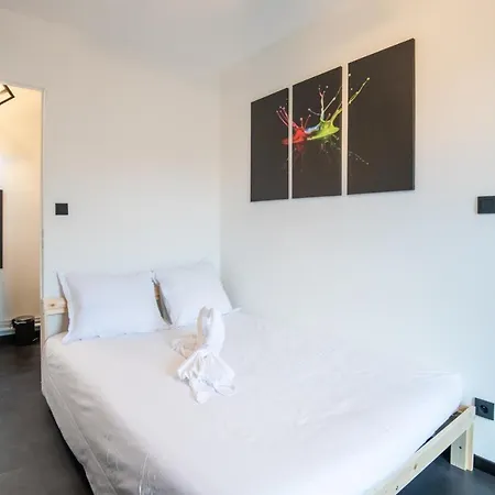 Recent Studio Less Than 10 Min Walk From The Center Of Apartment